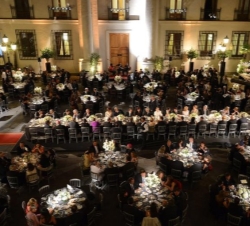 Vista general del Patio de los Cañones en el Palacio de la Moneda, durante la cena ofrecida por el Presidente de Chile, Sebastián Piñera, a las delega